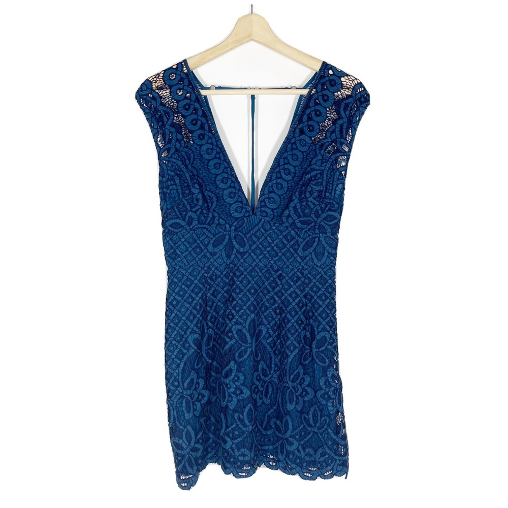 Free People One Million Lovers Lace Mini Dress V-Neckline Blue Sz 2 - Picture 3 of 16